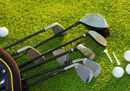 Ta med din egen golfutrustning på semestern.
