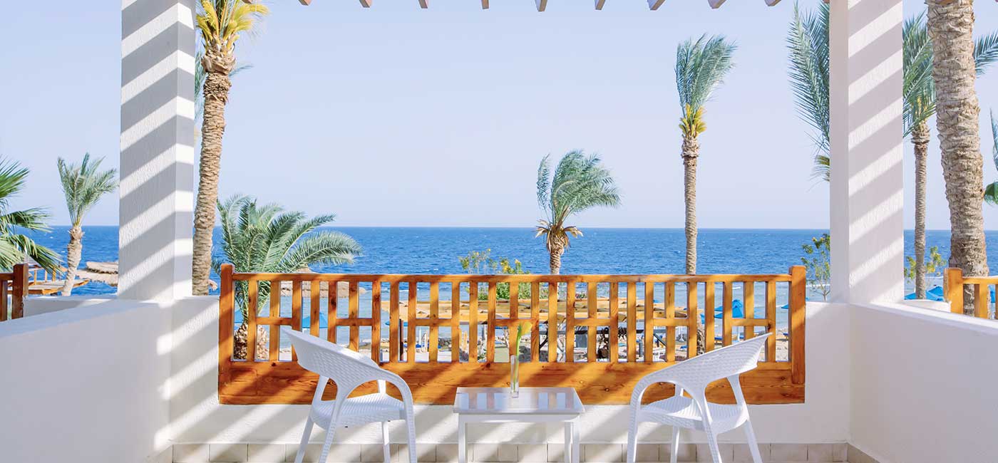 Balkon med havudsigt på resort i Sharm el Sheikh, Egypten