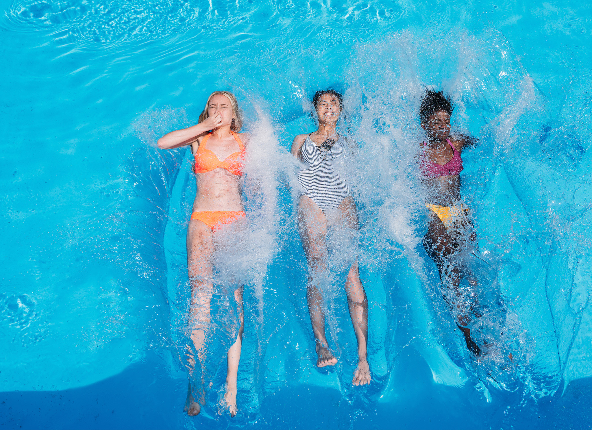 3 kvinder svømmer i en pool i Sharm el Sheikh